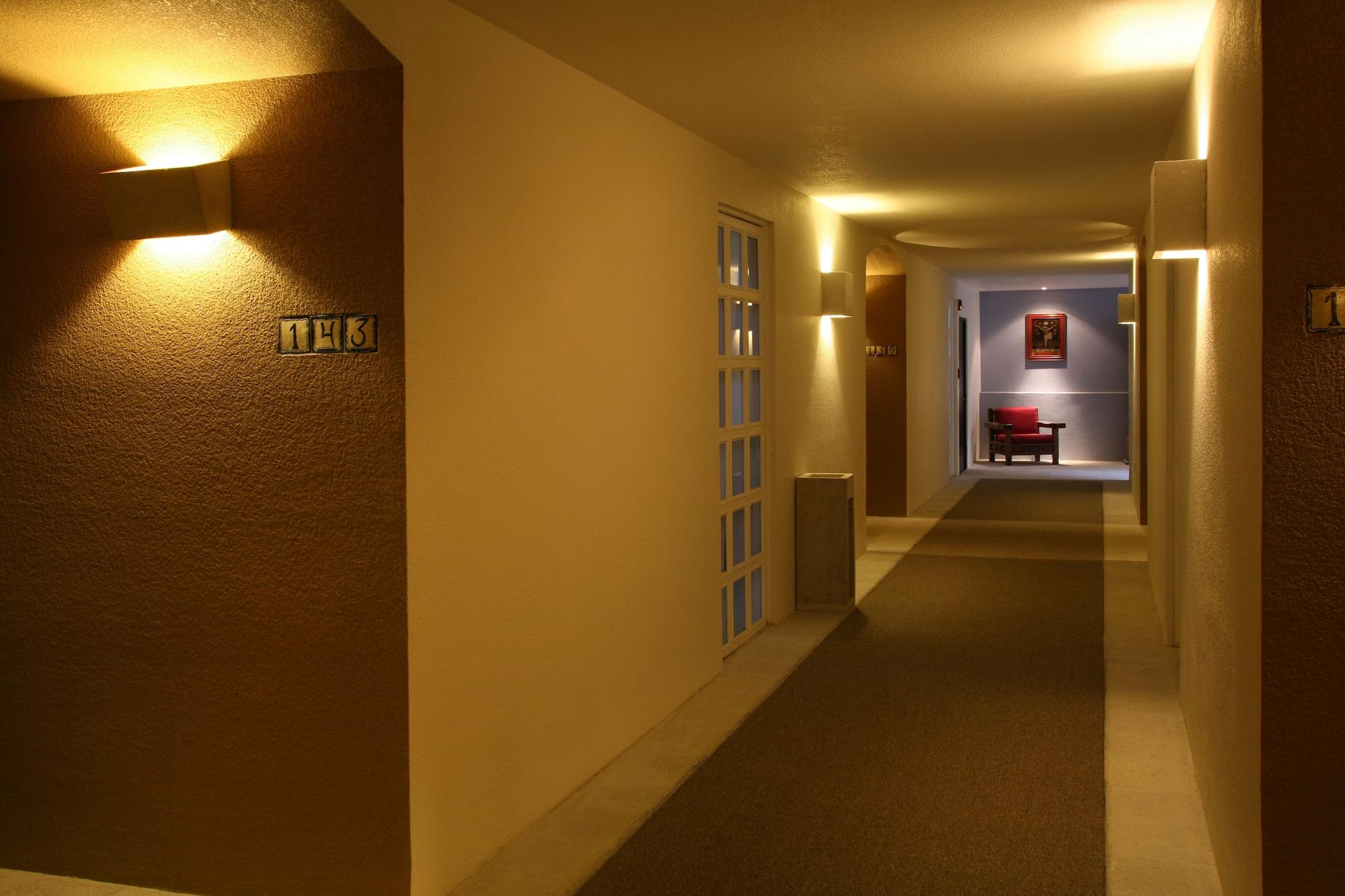 Hacienda Jurica By Brisas Querétaro Exterior foto A corridor at the hotel