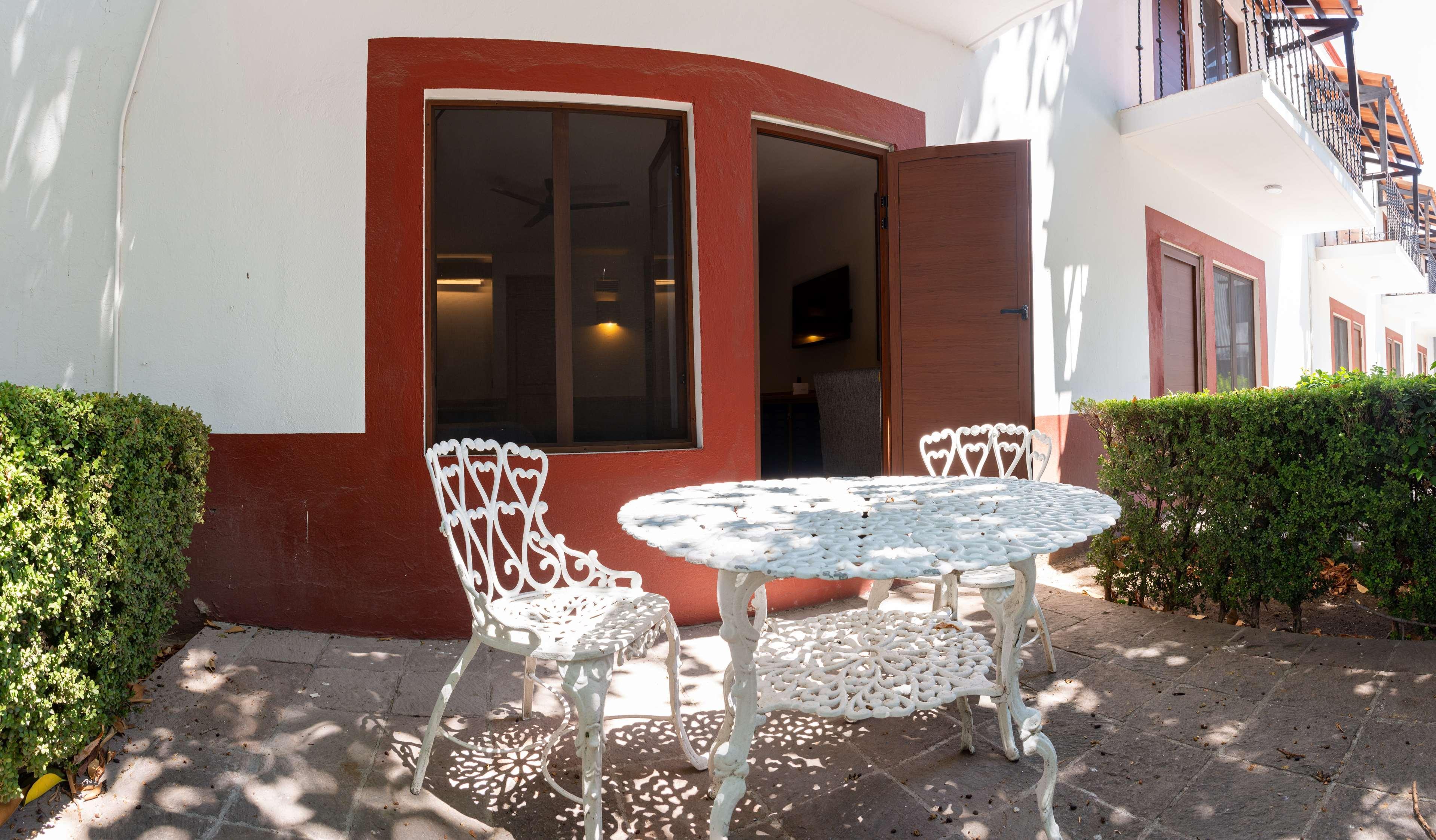 Hacienda Jurica By Brisas Querétaro Exterior foto A typical patio at the hotel