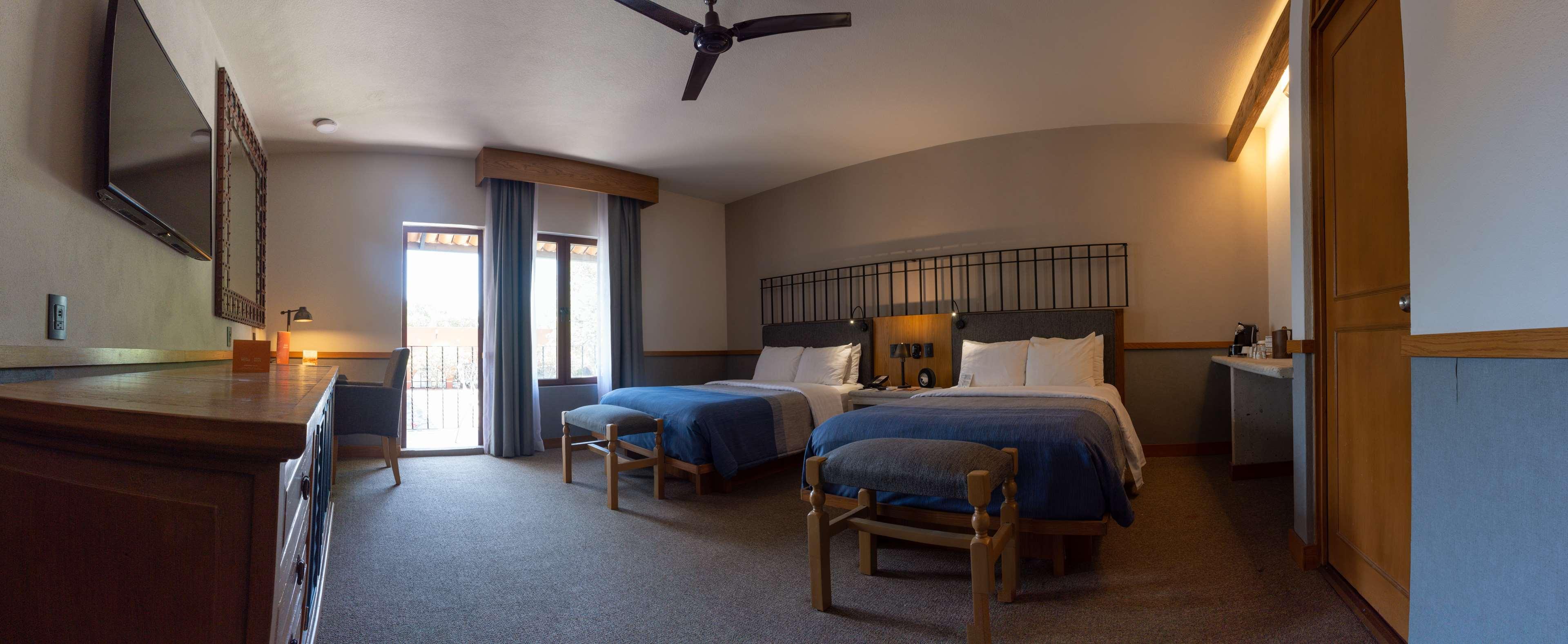 Hacienda Jurica By Brisas Querétaro Exterior foto A guest room at the Lodge at the Presidio