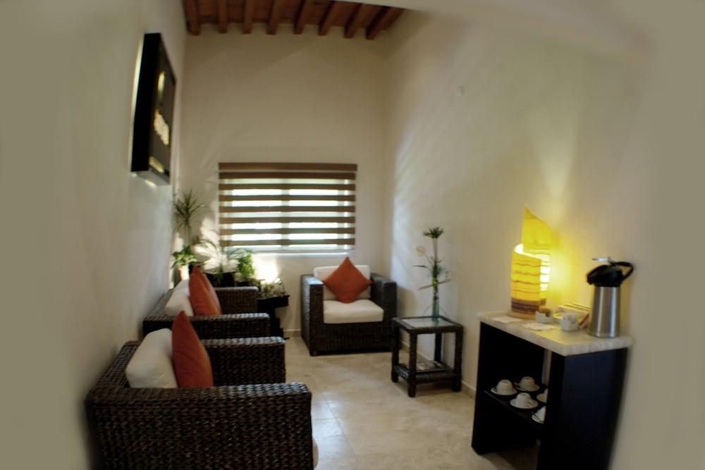 Hacienda Jurica By Brisas Querétaro Exterior foto A room at the hotel
