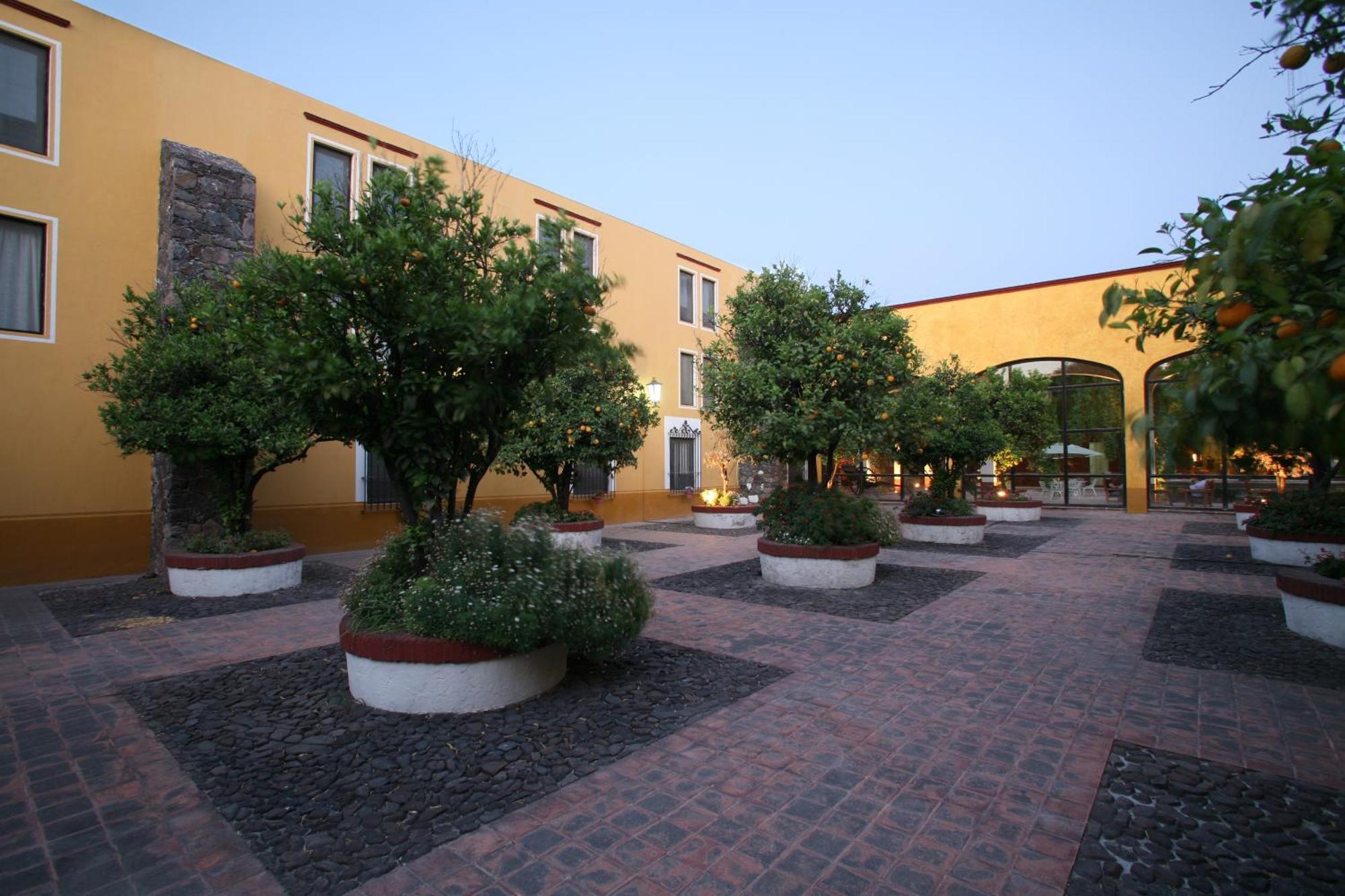 Hacienda Jurica By Brisas Querétaro Exterior foto The patio of the Museo Casa de Morelos